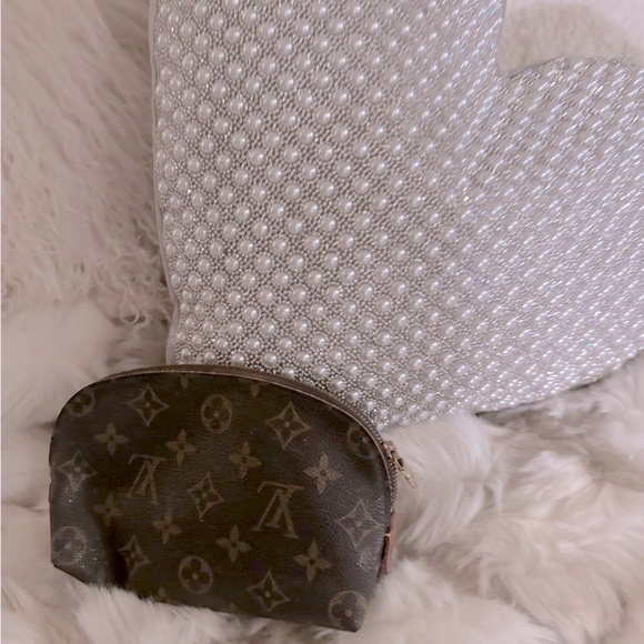 Authentic Vintage Louis Vuitton Monogram Makeup bag - Picture 2 of 8